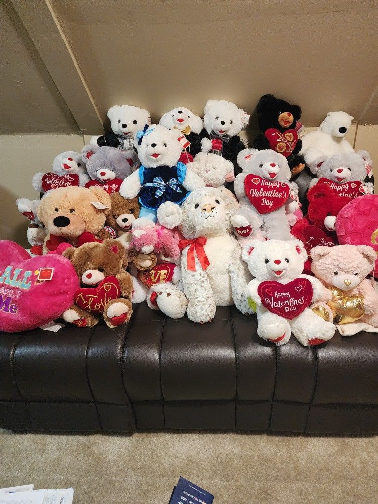 New, All Kinds Of Stuff Animals. Xmas Valtines, Easter don't Know How Many.willcount if interested. Look in the Pictures at The Xmas Stuff Animals. Ma