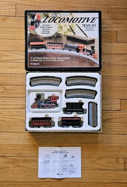 Feldstein Vintage Desktop Die Cast Engine Locomotive Train Set w/ 7 Foot Track