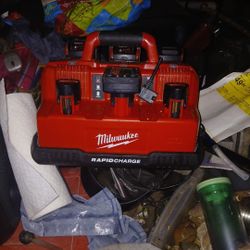 Milwaukee 12 And 18v Rapid Charger 