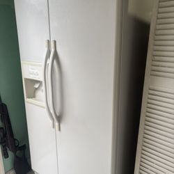 Kenmore Refrigerator works great 