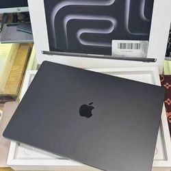 Macbook M3 Pro 16 