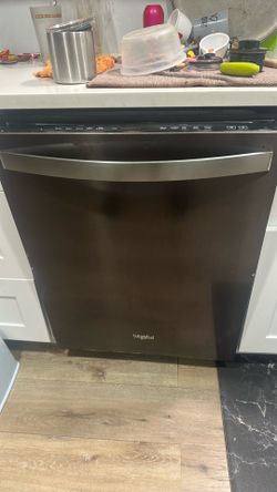 Whirlpool Black stainless steel Dishwasher