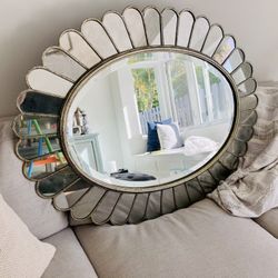 Beautiful Bassett Mirror in brand new condition