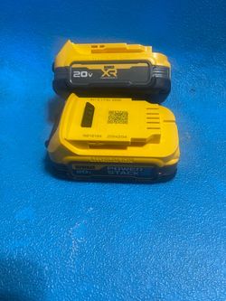 Dewalt batteries Power Stack 1.7 hr 20v. $90 Set 🔥 Firm Price 🔥 pick up in Van Nuys