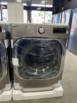 LG - Front Load 9.0 cu MEGA CAPACITY Gas Dryer In Grey