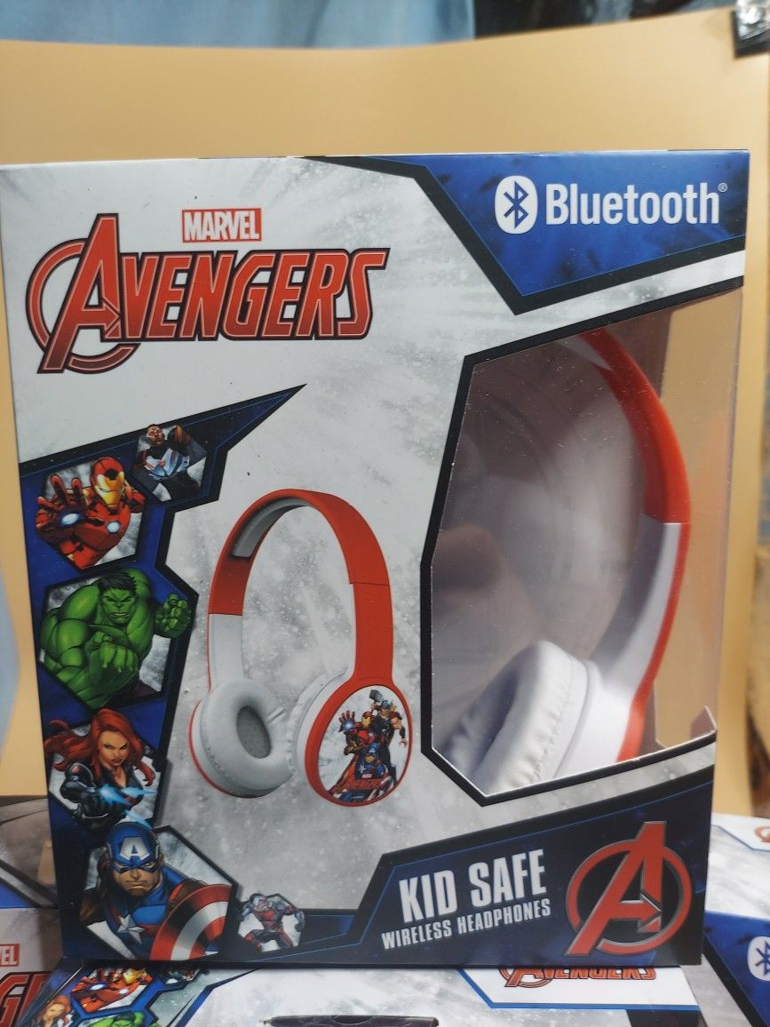 MARVEL AVENGERS   Kid safe wireless headphones