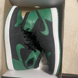JORDAN 1 RETRO PINE GREEN 2.0 (SIZE 13)