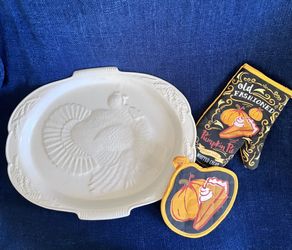 Beautiful Ceramic Turkey Platter And Thanksgiving Potholder Set
