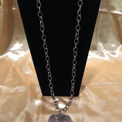 Betsey Johnson Gold Tone Necklace 