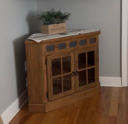 Corner cabinet