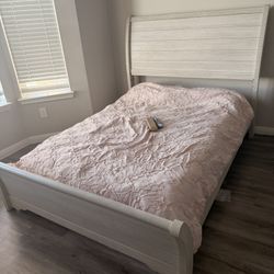 Queen Bed & Mattress/Dresser