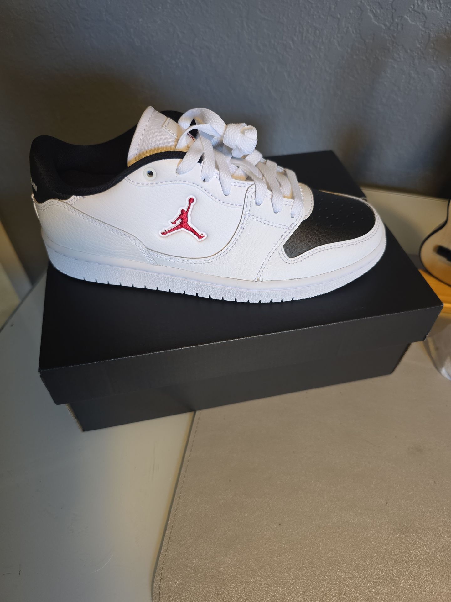 Jordan court connect low shoes