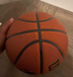 Wilson NCAA basketball final four edition.//