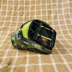 Rawlings Rev 1x LIKE NEW CONDITION