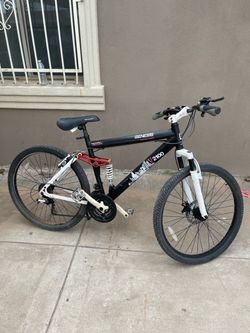 Genesis V2100 Mountain Bike