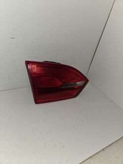 2011 TO 2018 VOLKSWAGEN JETTA OEM INER TAIL LIGHT OEM LEFT SIDE
