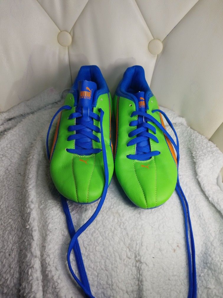 Puma Adreno Boy's Soccer Shoes Size 5