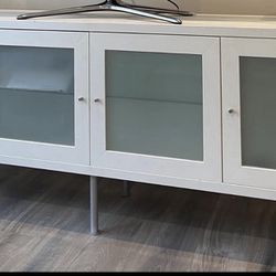 Selling All Furniture And Art For 2k Flat 