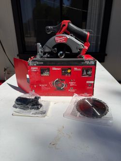 Milwaukee m12 5-3/8” circular saw tool only