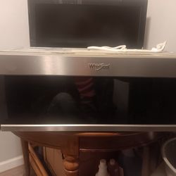 Whirlpool 1.1-Cu. Feet Low Profile 30-Inches Over-the-Range Microwave ( Stainless steel )