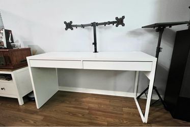 Computer White Desk with 2 screens PC monitor arm