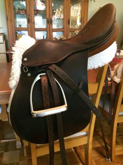 Crosby Mark VI- English Saddle- 15.5” seat Excellent Condition