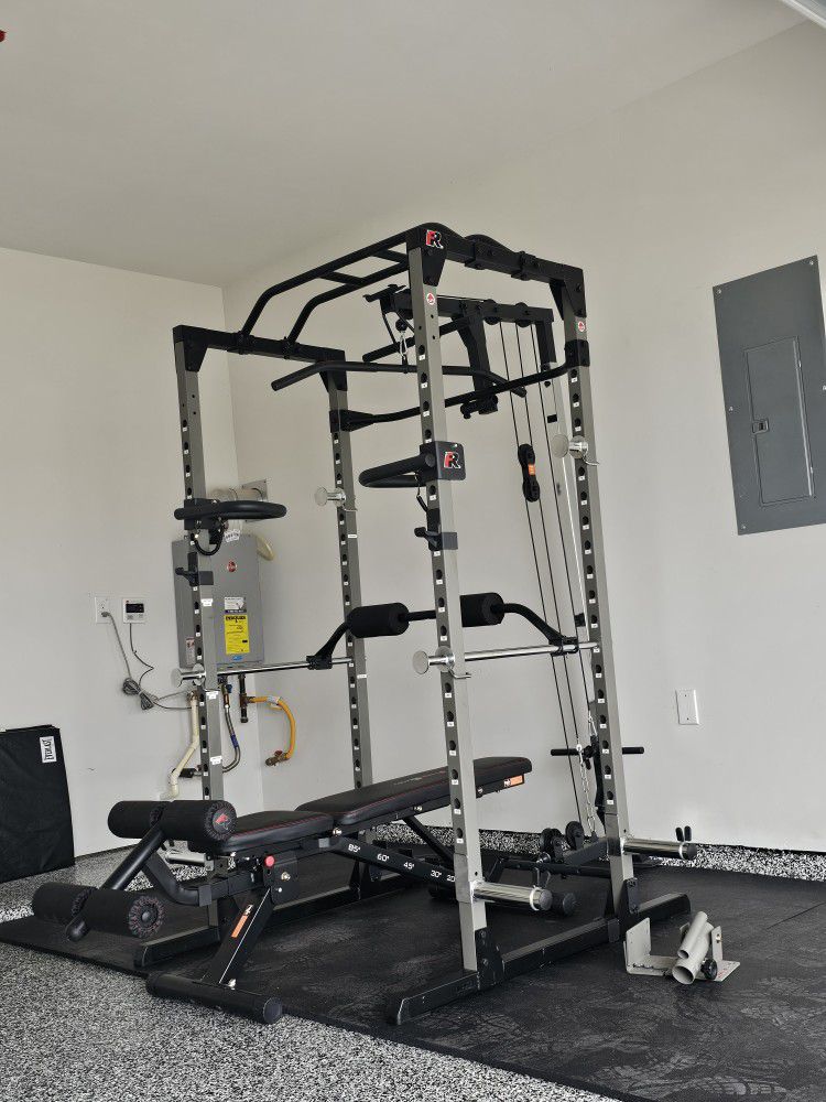 Power Cage with Accessories  / Fitness Reality 810 XLT