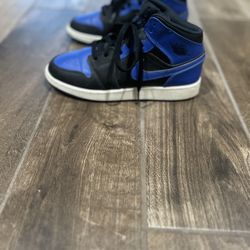Jordan 1 Mid Size 6