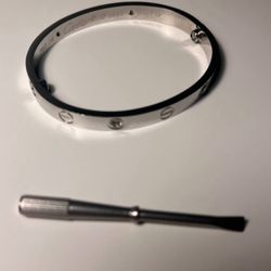 Cartier bracelet For Womens 