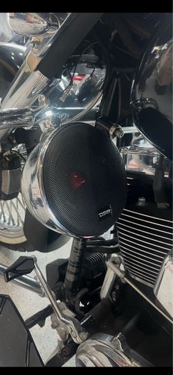 6.5” chrome speaker pods