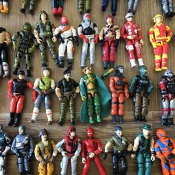Collector seeking vintage old GI Joe toys dolls and action figures accessories 1960s 70s 80s g.i. Joes toy figure collector 
