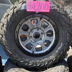 AMP Terrain Attack R/T 285/70R17 Tires with Tremor Wheels 17"