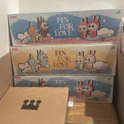 LABUBU V4 Pin For Love  (mini labubu)