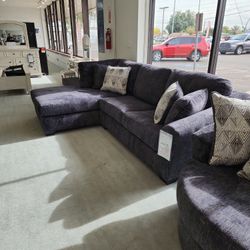 2pc Sectional with Chaise
