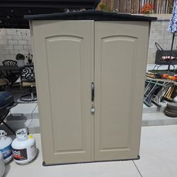 Rubbermaid storage shed.