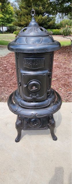Antique Bonny Oak No. 213 Cast Iron Parlor Stove