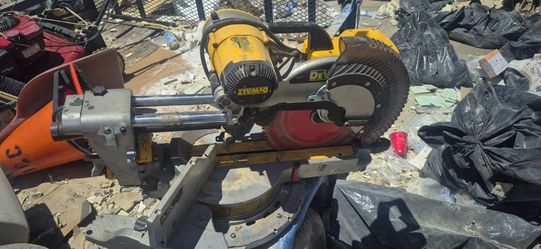 Dewalt saw