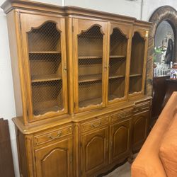 Beautiful China Cabinet - Excellent Condition 