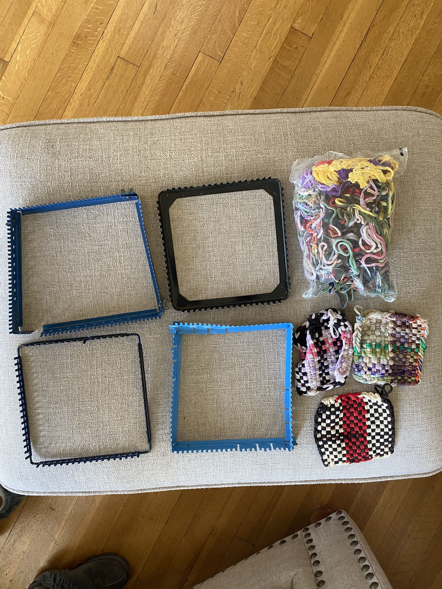 4 Vintage Metal Potholder Makers Plus 3 Potholders And A Bag Of Loops