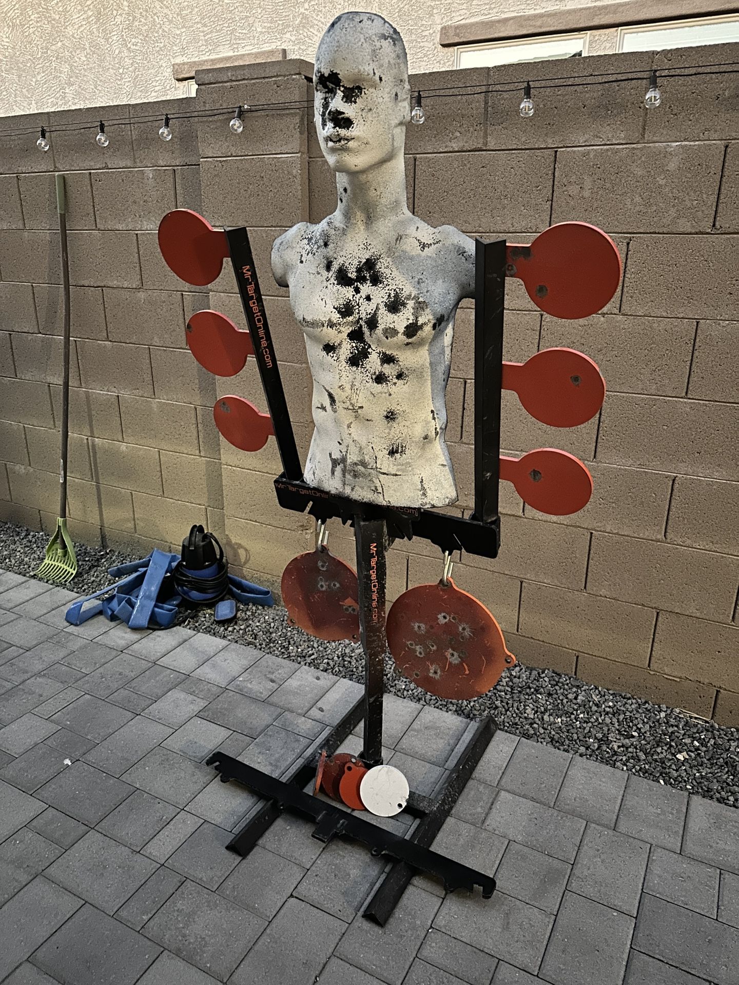 Mr. Target Online - Dummy With Accessories