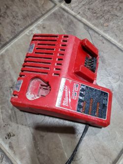 Milwaukee m18 Charger 