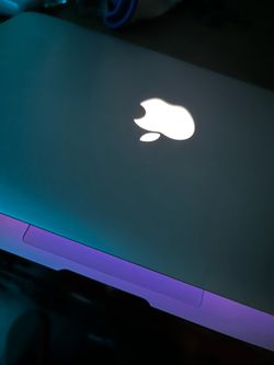 MacBook 2015 comes with charger (pick up only)