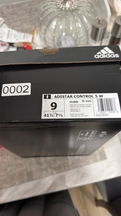 Woman’s size 9 adistar