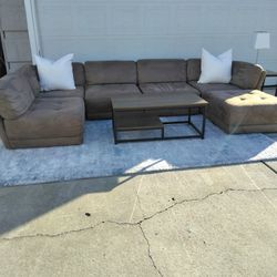 Free Delivery Brown 6 Piece Modular Couch 🛋️