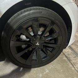 Tesla Model 3 wheels