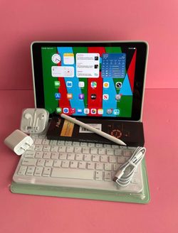 Apple IPad 8th Generation (10.2” Retina /Latest iOS 26/ 2020 model) 32GB with stylus pen, keyboard & Accessories