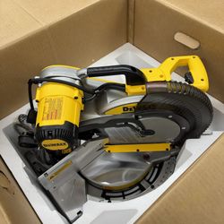 DEWALT 15 Amp Corded 12 in. Compound Double Bevel Miter Saw, SIERRA INGLETADORA DE 305mm (12 pulg)
