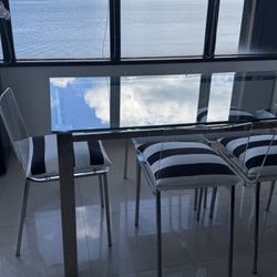 Dinning Glass Table With 6 Ghost Chairs 