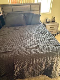 Queen bed room set $150 mattress included