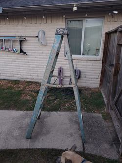 Wooden A-Frame Step Ladder